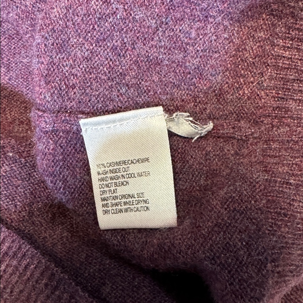 Black Brown 1826 mens L Large purple solid 100% cashmere v-neck sweater EUC - Picture 4 of 5
